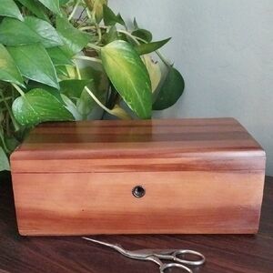 Lane cedar chest/ keepsake box with key TC PMCL-1